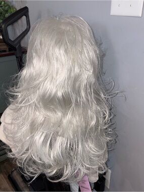 Paula Young A3538 Gayle Wig Platinum White Color 60 NWT “Snow White”